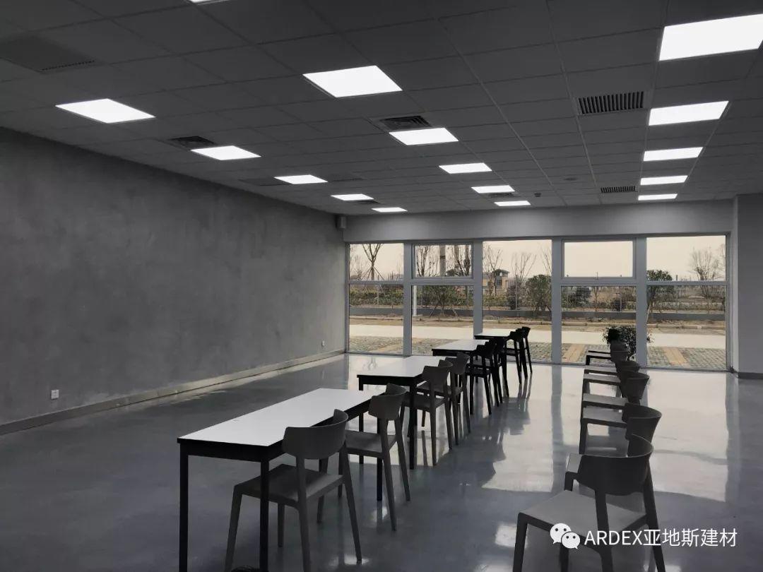 報名預約:百人高檔多功能培訓教室\會(huì )議室\展廳可供出租 報名預約:百人高檔多功能培訓教室\會(huì )議室\展廳可供出租