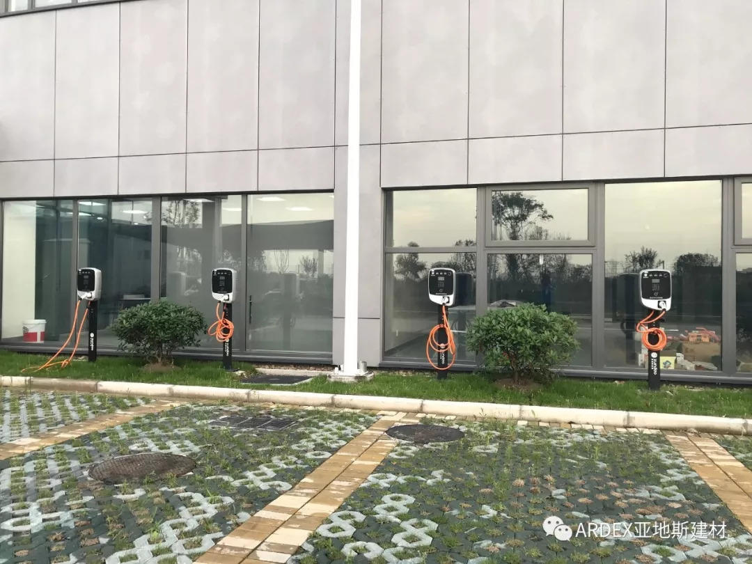 報名預約：百人高檔多功能培訓教室\會(huì )議室\展廳可供出租