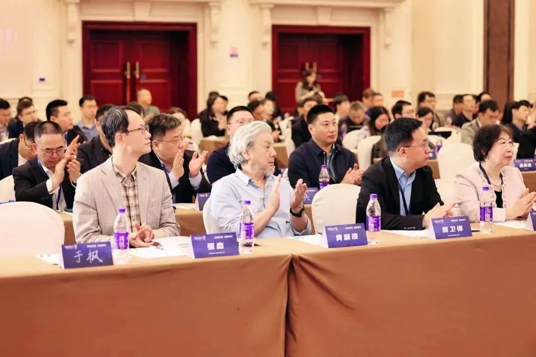亞地斯集團榮獲中國陶瓷工業(yè)協(xié)會(huì )瓷磚粘貼技術(shù)專(zhuān)業(yè)委員會(huì )榮譽(yù)表彰 亞地斯集團榮獲中國陶瓷工業(yè)協(xié)會(huì )瓷磚粘貼技術(shù)專(zhuān)業(yè)委員會(huì )榮譽(yù)表彰